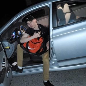 Meet your Posher, Max